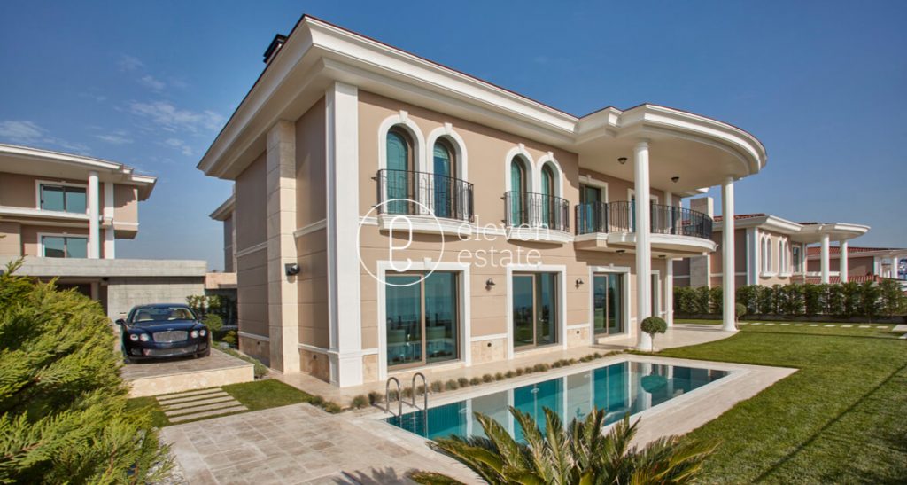 Seafront Villa for sale in Istanbul with private pool فيلا مطلة على البحر للبيع في اسطنبول